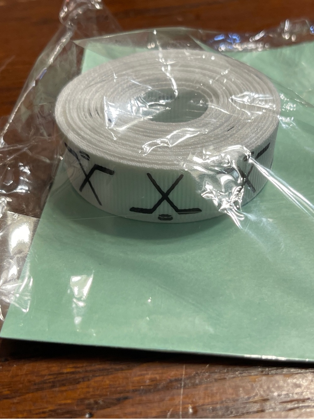 1” ribbon Hockey sticks & pucks